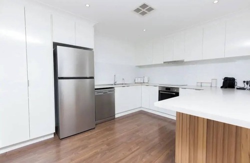 Wagga Wagga Apartment | Renovated 1920's duplex in the heart of Wagga!