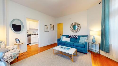 Brookline Apartment | Renovated 1bed, Steps To Mbta, Shops & Restaurants
