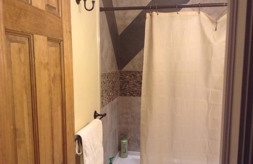 Stamford Condo | Renovated 1BR APT, walk to train and more! Holiday Specials!