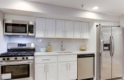 Bloomingdale Apartment | Renovated 2 bed/2 full bath with PRIVATE ENTRANCE, outdoor patio in central DC