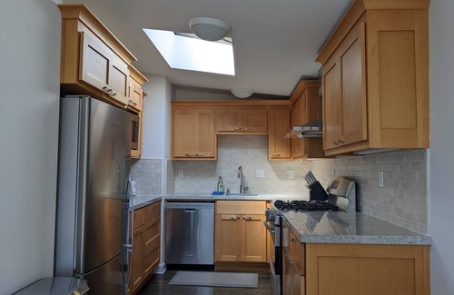 Presidio Heights Apartment | Renovated 2 bedroom w/Rooftop Patio in beautiful Presidio Heights Victorian