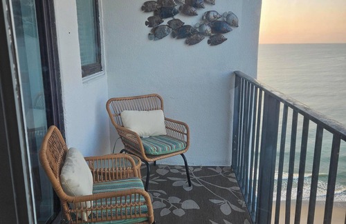 Myrtle Beach Condo | Renovated 2 Bedroom w/Ocean & City Views! Palace 1807