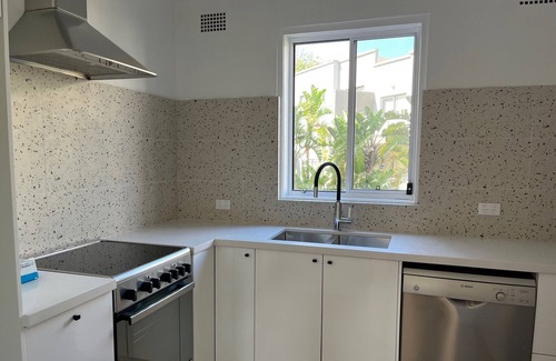Randwick Apartment | Renovated 2 bedroom apartmeant 10 minute walk to park and short walk to beach.