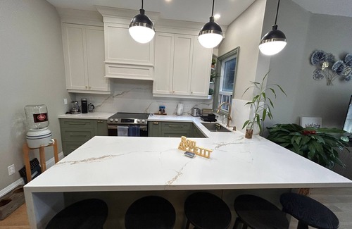 Parkdale House | Renovated 2-Bedroom Home Roncesvalles Village, Toronto-Inquire Short Stays
