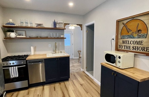 Villas House | Renovated, 2 blocks from bay beach, pool!