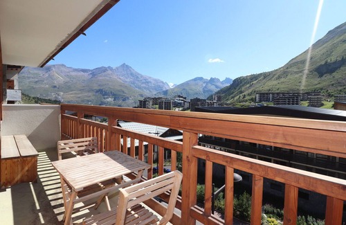Les Almes Apartment | Renovated 2-Room Apartment, Balcony, WiFi, Near Slopes and Shops, Pet-Friendly