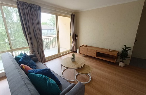 Phillip Apartment | Renovated 2B Unit Walking to Hospital