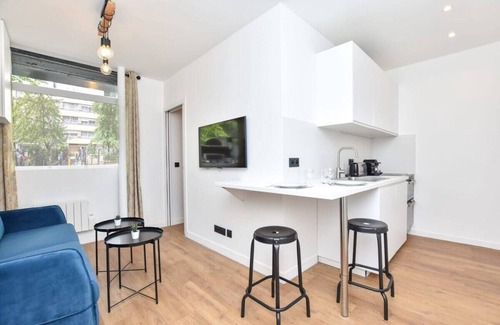 Quartier de la Folie-Mericourt Apartment | Renovated 2BD apartment in Parc Belleville