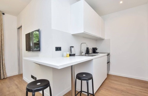 Quartier de la Folie-Mericourt Apartment | Renovated 2BD apartment in Parc Belleville