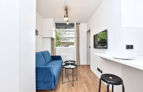 Quartier de la Folie-Mericourt Apartment | Renovated 2BD apartment in Parc Belleville