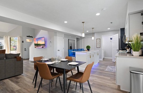 Morgantown House | Renovated 2BR/2.5BA Townhome 0.2 Mi to Stadium