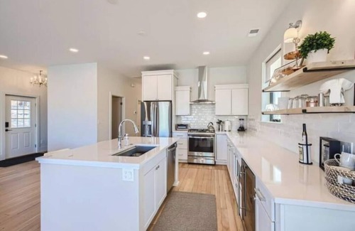 Leyden House | Renovated 3 BDR Army Barracks