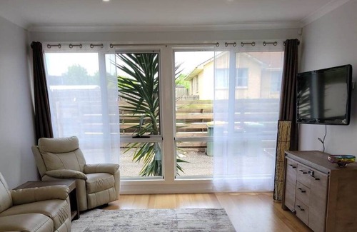North Geelong House | Renovated 3 bdr House 5 min from the beach