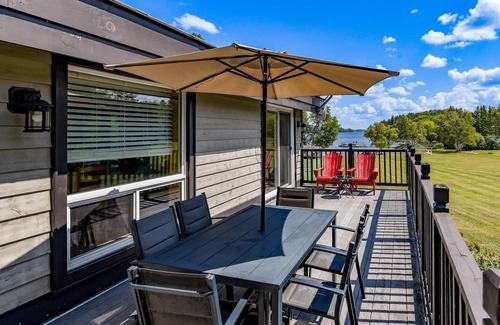 Minett Cottage | Renovated 3 Bed, 3 Bath. Mins from Port Sandfield. Tennis! Beach!
