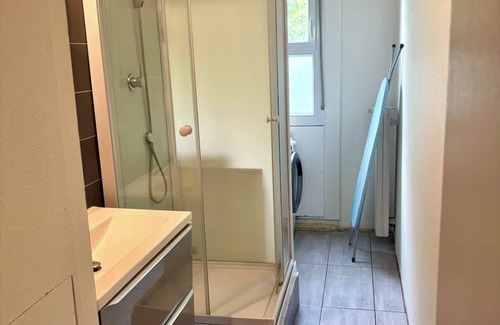 Troyes Apartment | Renovated 3-bedroom apartment near UTT