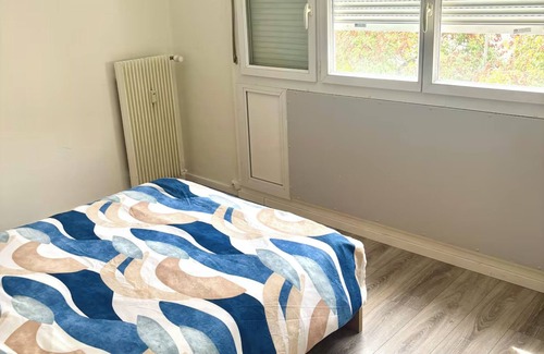 Troyes Apartment | Renovated 3-bedroom apartment near UTT