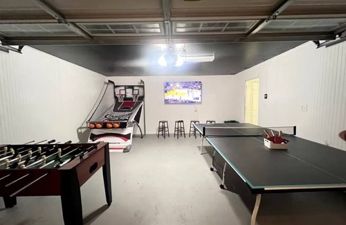 Westmont House | Renovated 3 Bedroom Gem with Game-room and Hot Tub