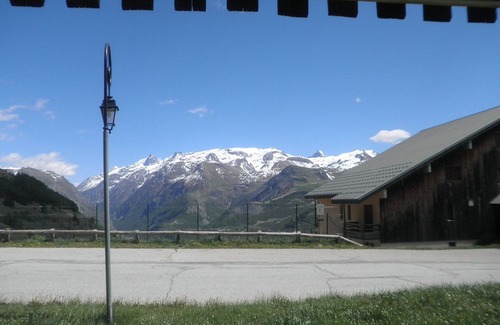 Auris Apartment | Renovated 3-room apartment, sleeps 6, 150m from the slopes - Auris en Oisans