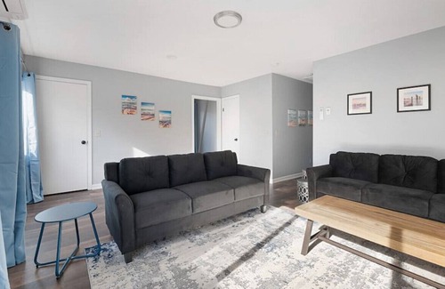 Ellsworth House | Renovated 3BD Home Near Branch Lake | Ping-Pong