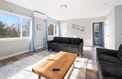 Ellsworth House | Renovated 3BD Home Near Branch Lake | Ping-Pong