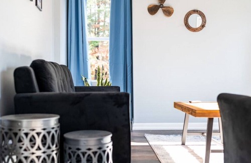 Ellsworth House | Renovated 3BD Home Near Branch Lake | Ping-Pong