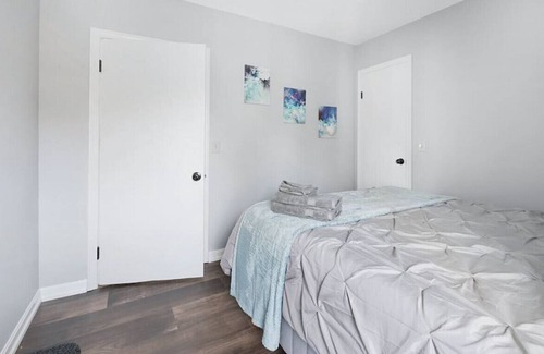 Ellsworth House | Renovated 3BD Home Near Branch Lake | Ping-Pong