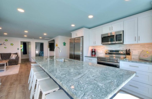 Yaupon Beach House | Renovated 3BR 1BA Duplex (upper unit), Walk to Beach, Ocean View, Sleeps 6