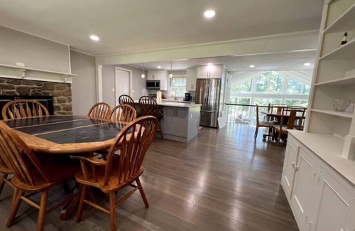 Blooming Glen House | Renovated 4/2 Country Home w/Vaulted Family Roomn