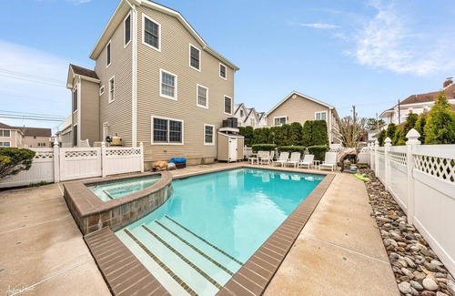 Avalon House | RENOVATED 4.5M dollar pet friendly luxury retreat just 1 blk from 24th St beach