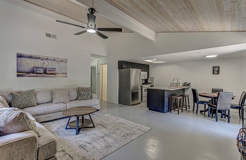 Barton Hills House | Renovated 4 BDRM Duplex w/POOL Prime Location on S Lamar