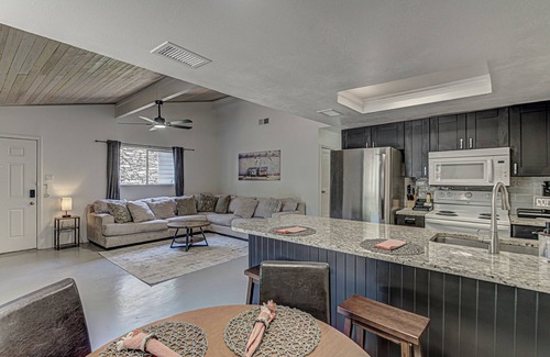 Barton Hills House | Renovated 4 BDRM Duplex w/POOL Prime Location on S Lamar
