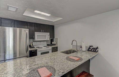 Barton Hills House | Renovated 4 BDRM Duplex w/POOL Prime Location on S Lamar