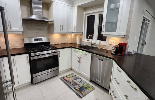 Mississauga House | Renovated 4-Bed Home with Party Basement in Heart of Mississauga & GTA