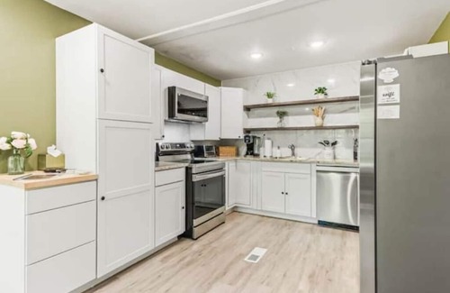 Tuscaloosa House | Renovated 4B Home - 3 miles to campus!
