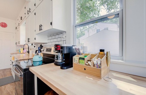 Manhattan Apartment | Renovated 4BR/2BA, <1Mi to KSU, Great for Groups