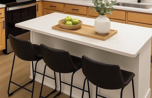 Walterhill House | Renovated 4BR w/2 Kitchens, Garage +Fenced Yard, Relocation & Extended Stays