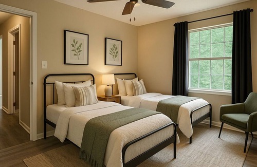 Walterhill House | Renovated 4BR w/2 Kitchens, Garage +Fenced Yard, Relocation & Extended Stays