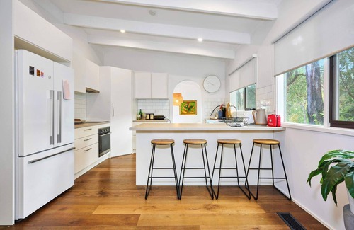 Red Hill House | Renovated 5-Bedroom Retreat with Deck & Fireplace
