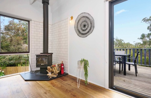 Red Hill House | Renovated 5-Bedroom Retreat with Deck & Fireplace