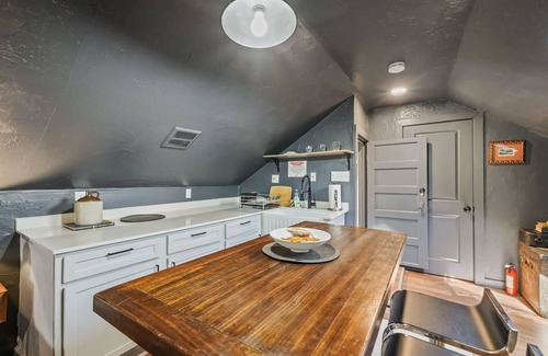 Central Oklahoma City House | Renovated 5BR Retreat | 3 Baths, Full Kitchen, Laundry #04