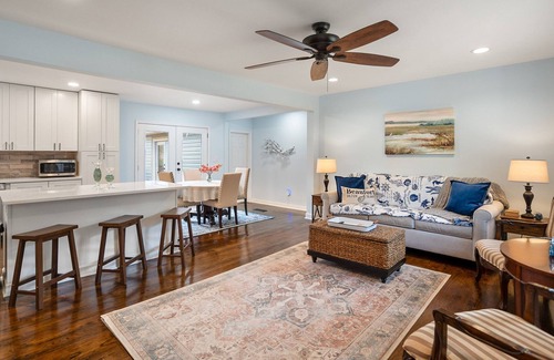Beaufort House | Renovated: 6 min to Parris Island - 10 min to downtown - Family Gem - Beach Pass