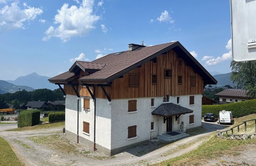 Araches-la-Frasse Apartment | Renovated 75m2 apartment with balcony and panoramic view.