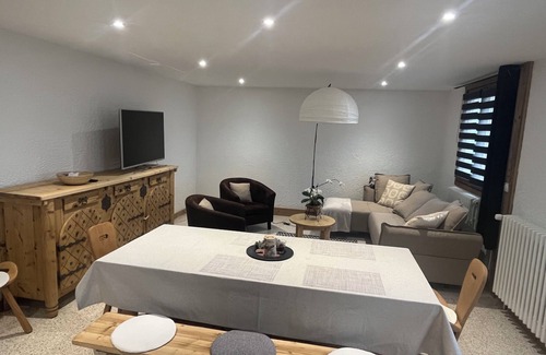 Araches-la-Frasse Apartment | Renovated 75m2 apartment with balcony and panoramic view.