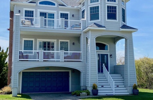 Admiral Estates House | Renovated and upgraded property just a short block to the beach.