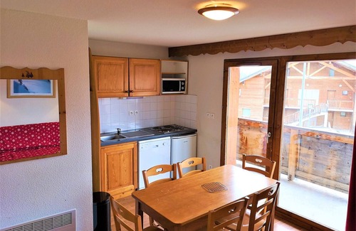 La Joue du Loup Apartment | Renovated apartment 6 pers, balcony, parking, pets allowed