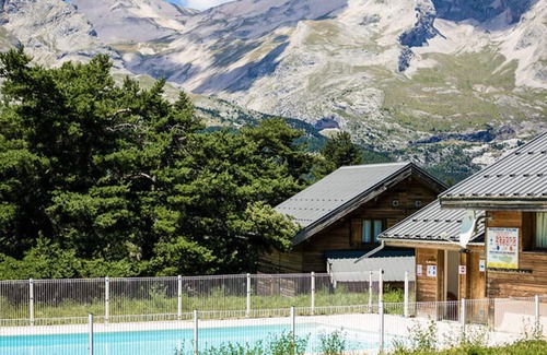 La Joue du Loup Apartment | Renovated apartment 6 pers, balcony, parking, pets allowed