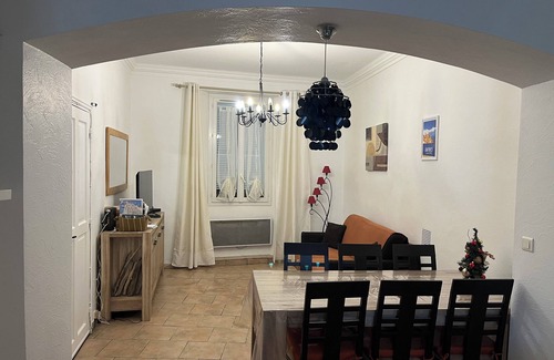 Antibes Old Town Apartment | Renovated apartment, classified furnished tourism 2 * wifi, beach at 300 m, 6 people
