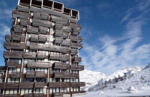 Le Lavachet Apartment | Renovated apartment for 4 with balcony, ski-in/out, pets allowed, WIFI