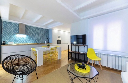Embajadores Apartment | Renovated Apartment in Lavapiés