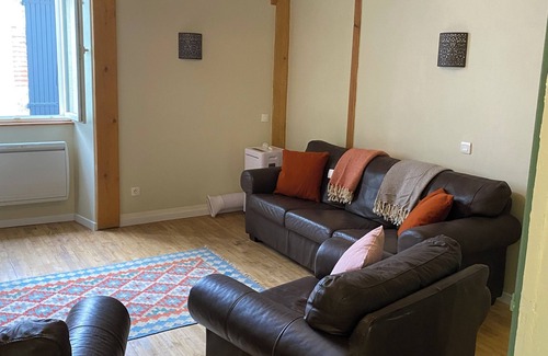 Luzech House | Renovated apartment in riverside village near Cahors